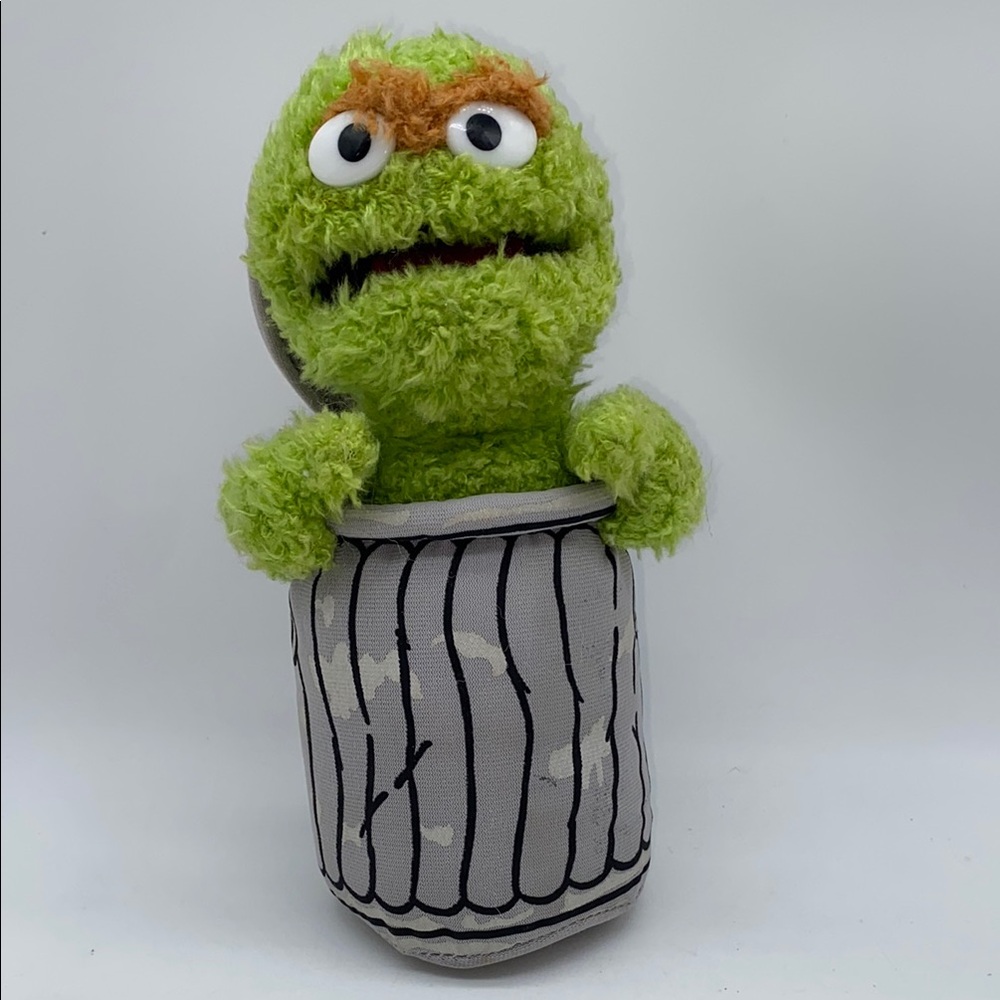 Vintage Sesame Street Oscar The Grouch Plush Toy in Trash Can Nanco Ganz 8”